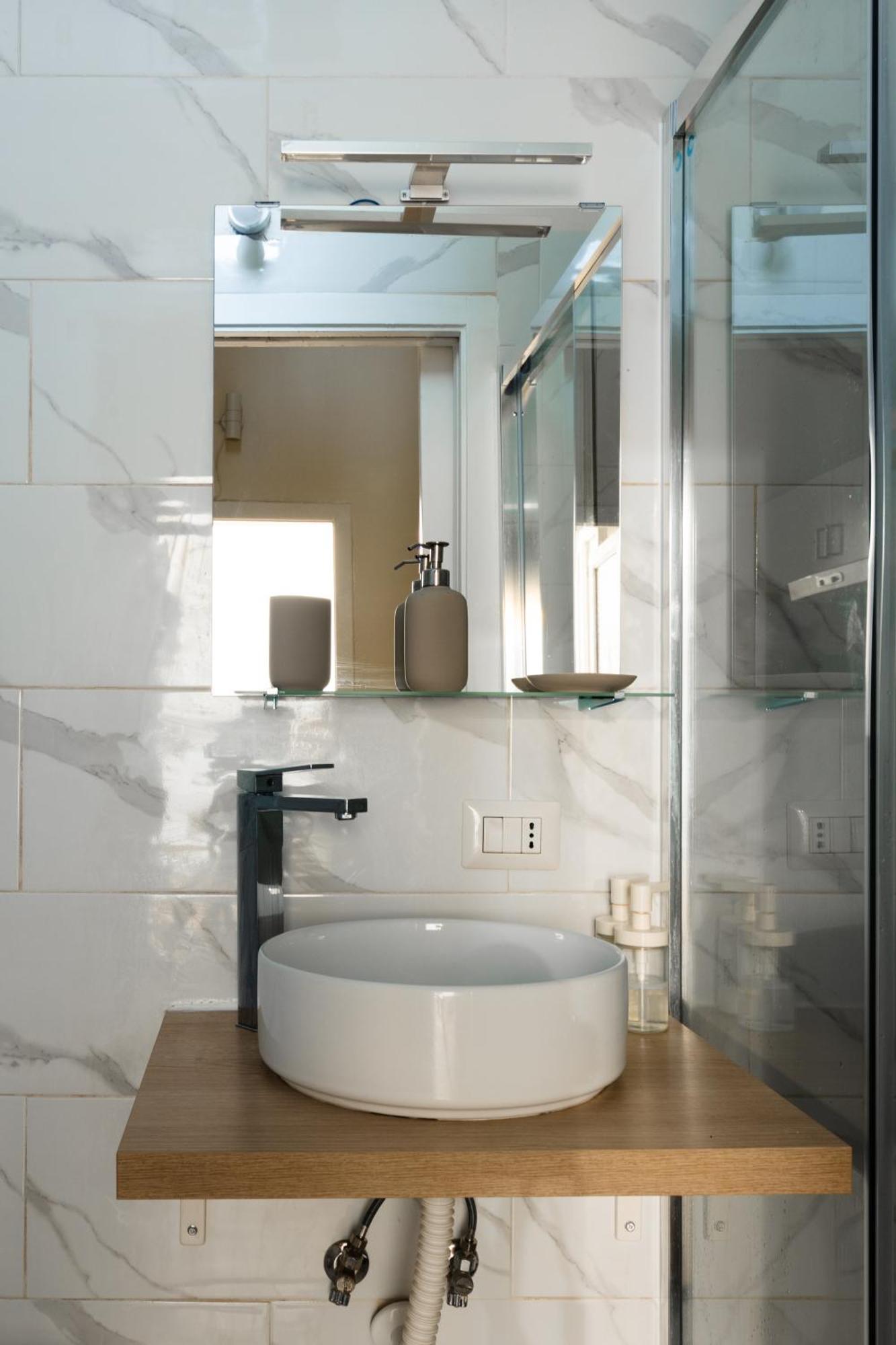 Cozy Historical Flat Napoli Apartment Bagian luar foto